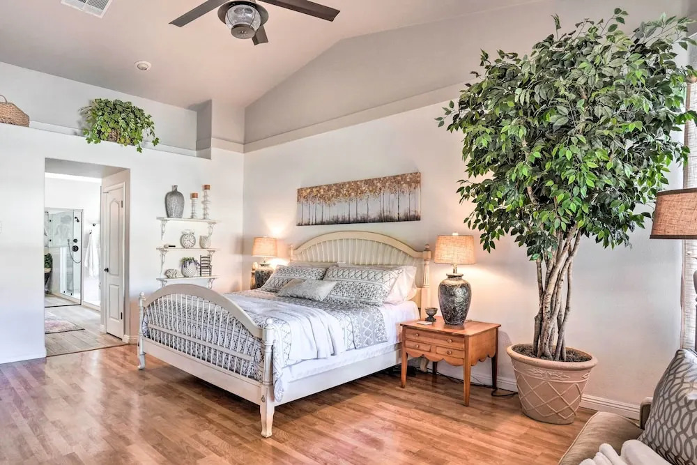 Elegant Peoria Home: Pool, Putting Green, Fire Pit