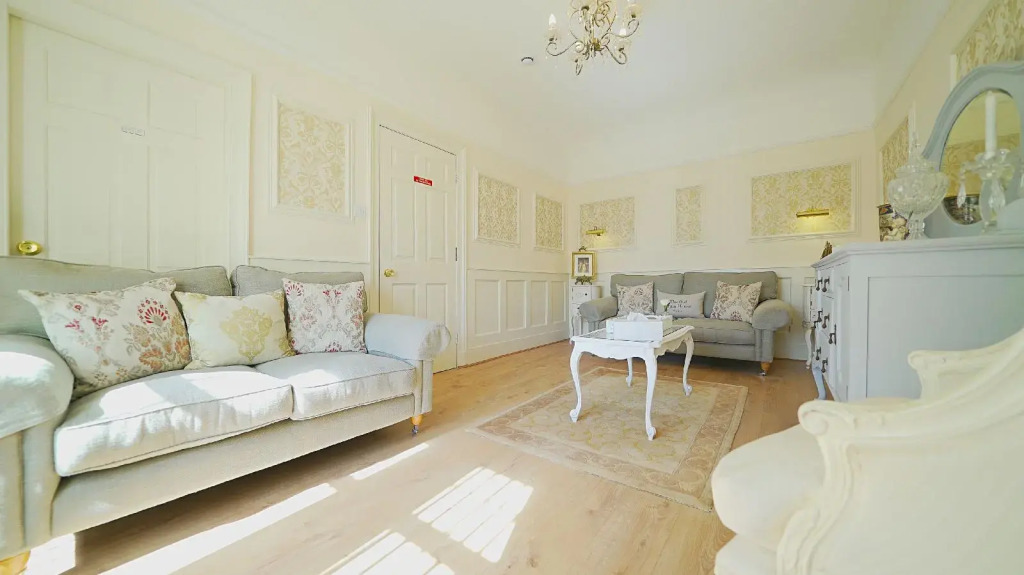 The Old Tramhouse Self Catering Traditional Charming Apartments Located In The Heart Of Historic Stirling For Short-Long Stays In Stirling For Tourism & Events & Contractor Base Stays For Central Belt Area & Open To Book All Year Round
