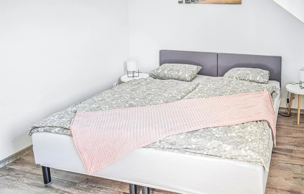 2 Bedroom Nice Home In Grzybowo