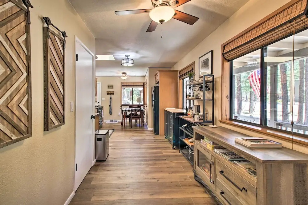 Fireplace, Deck & Grill: Pinetop Cabin Rental!