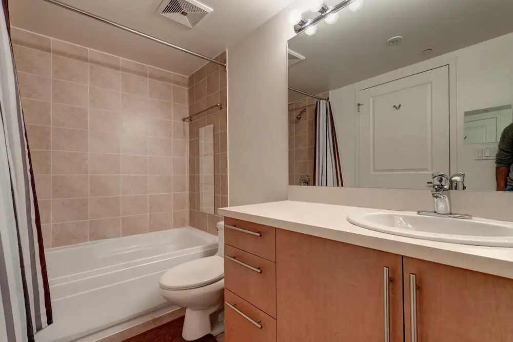 Bleury Furnished Suites by Hometrotting