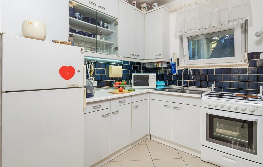 Stunning Home in Kremenici With Wifi and 2 Bedrooms