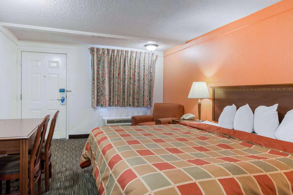 Rodeway Inn Auburn Hills - Detroit
