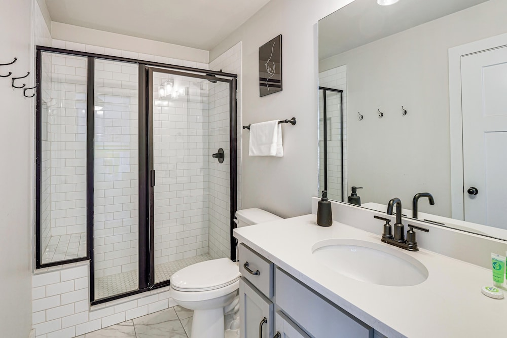 6 Mi to Broadway: Nashville Townhome w/ Balcony!