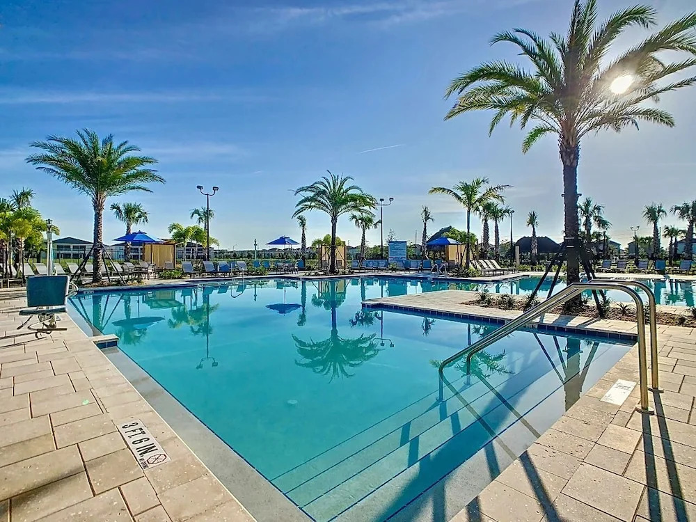 Modern Luxury Townhome With hot tub & Private Pool - Near Theme Parks