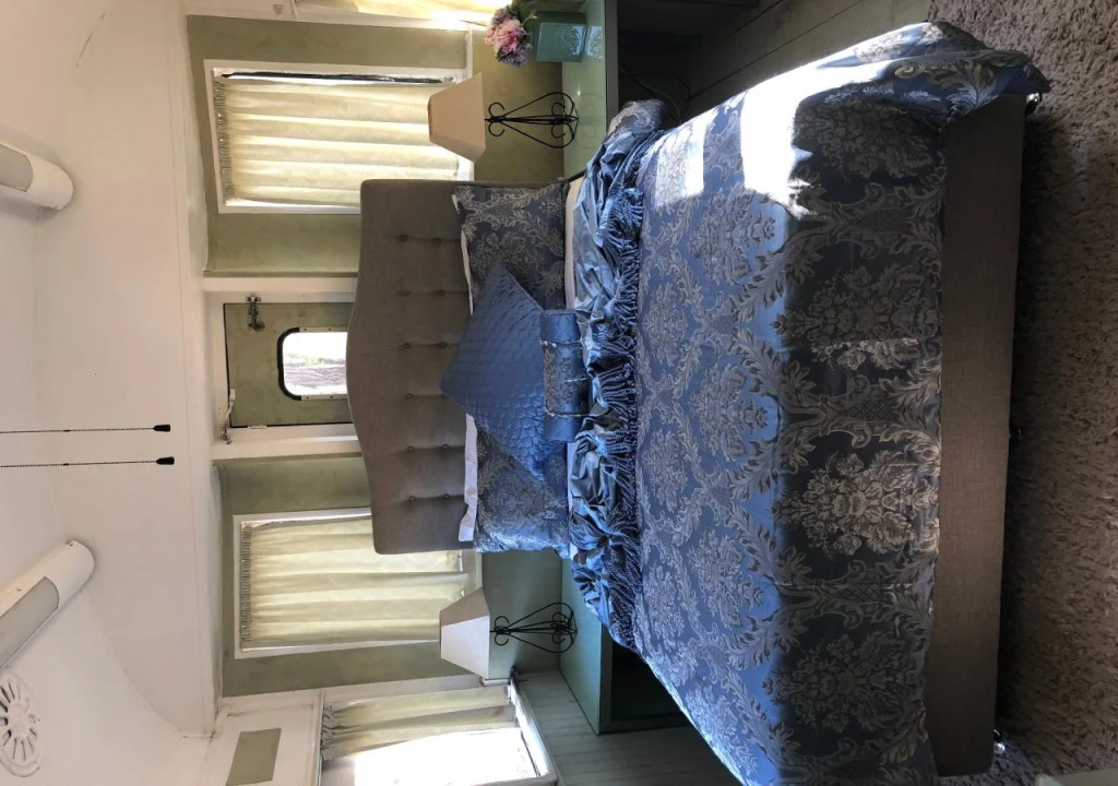 Krinklewood Cottage and Train Carriages