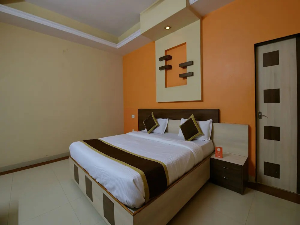 OYO 11923 Hotel Rajdhani Palace