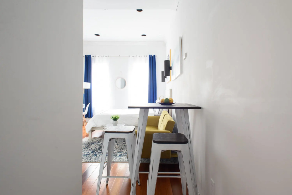 24-18 New Gramercy Studio W D in Unit Fully Reno