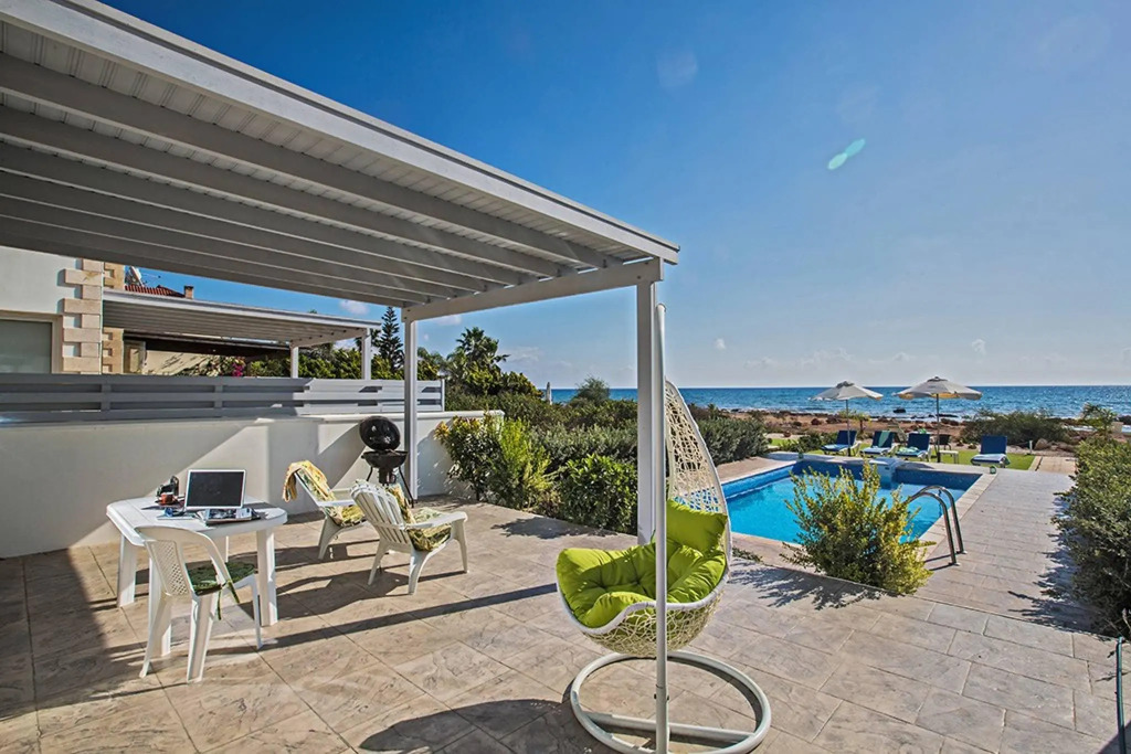 Villa Suri, Luxury Seafront Villa