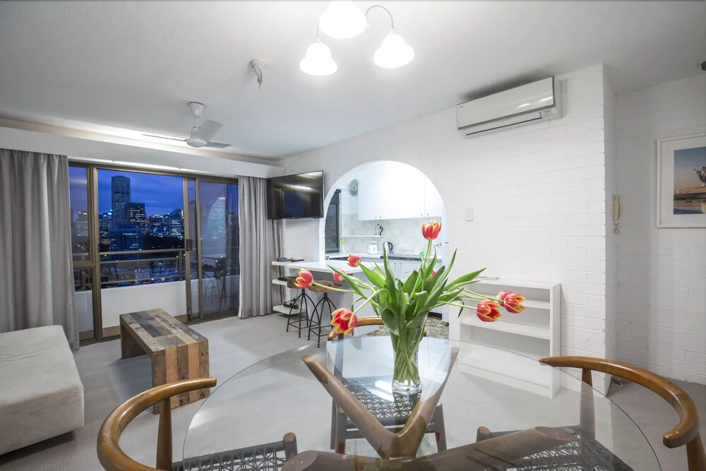 1 BR Park Breathtaking Sydney Skyline