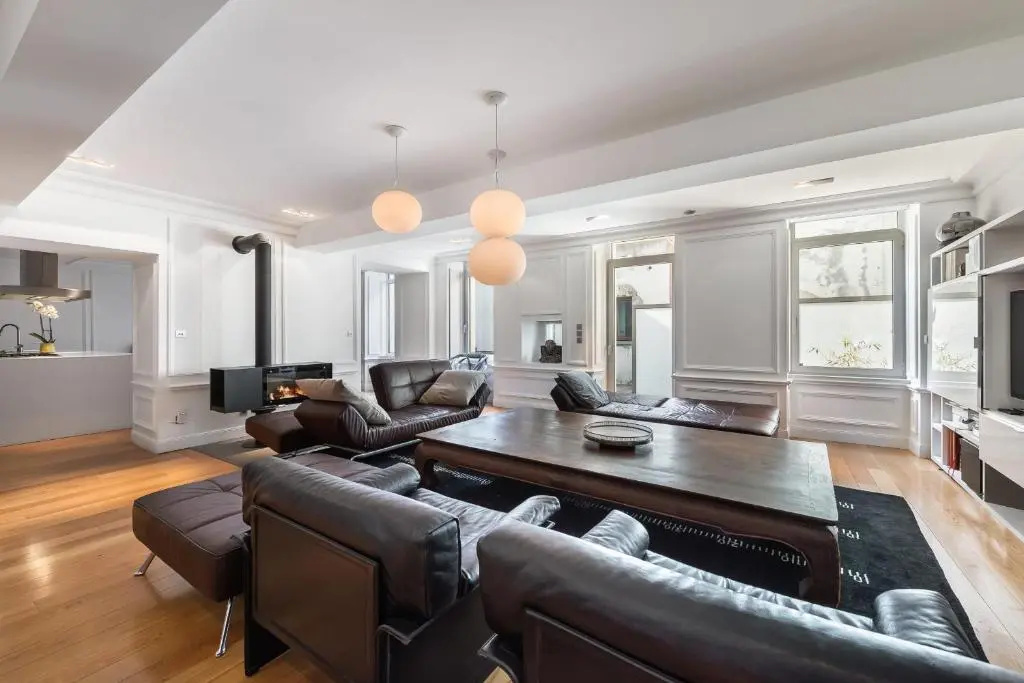 Le N 10 - Grand appartement de 200 m2 avec patio de 35 m2 en Vieille Ville