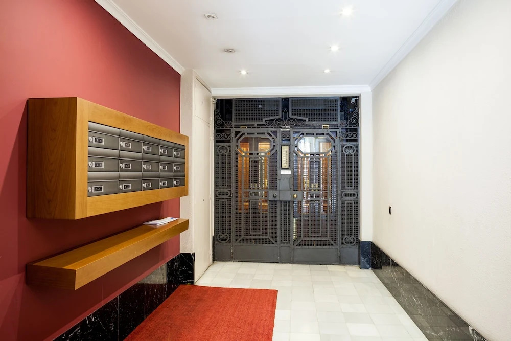 Feel at Home Gran Via Apartments