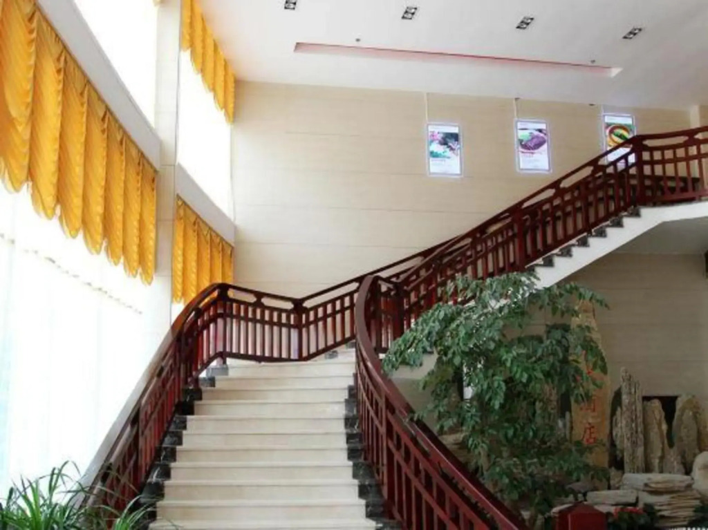 Promenade Hotel