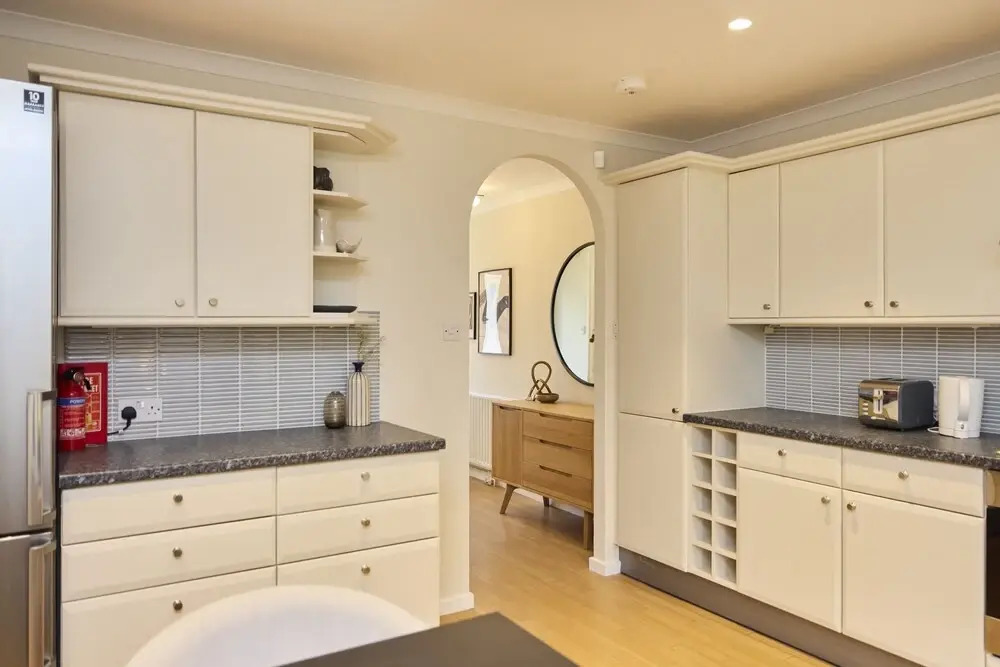Chiswick Townhouse with Garden & Parking