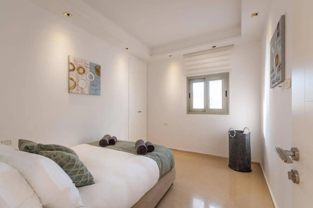 Renovated White House - Banana Beach
