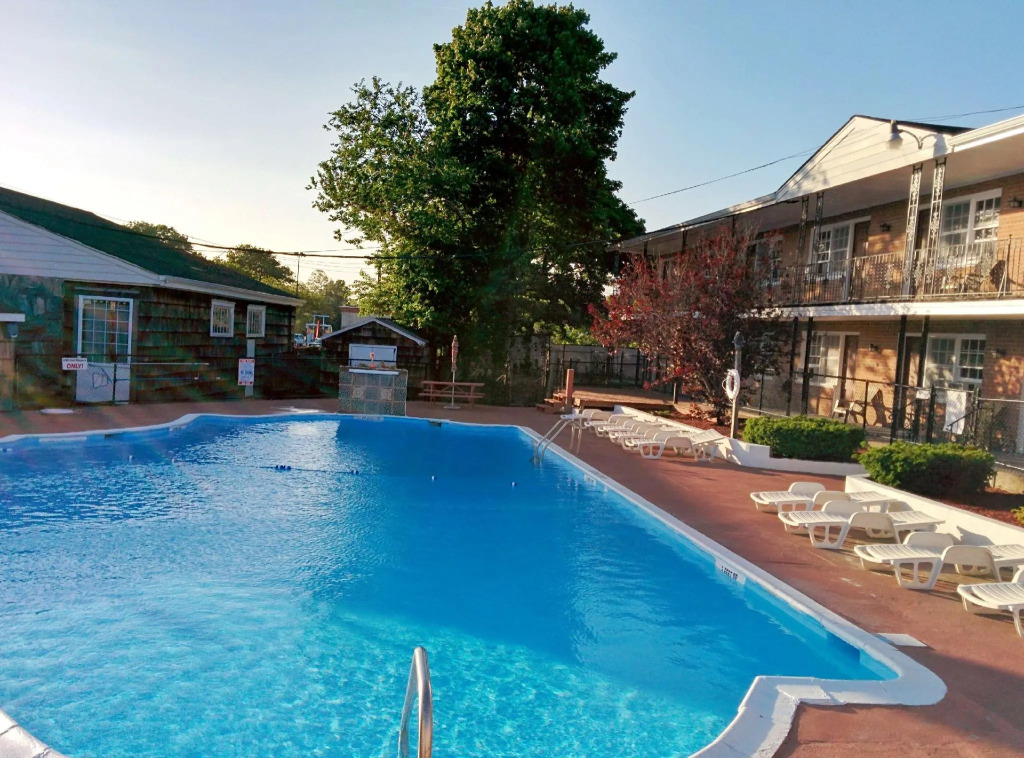 Budget Host East End Riverhead
