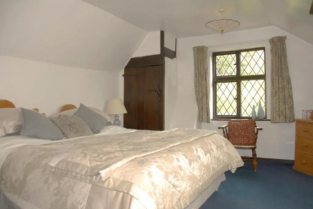 Cleavers Lyng 16th Century Country House