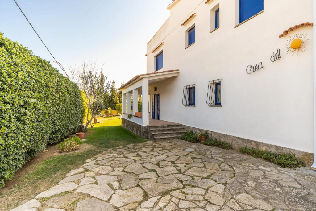 Sol in L'Escala with 4 bedrooms and 3 bathrooms