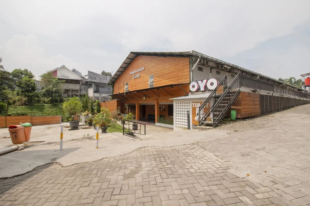 Bwalk Hotel by OYO Rooms