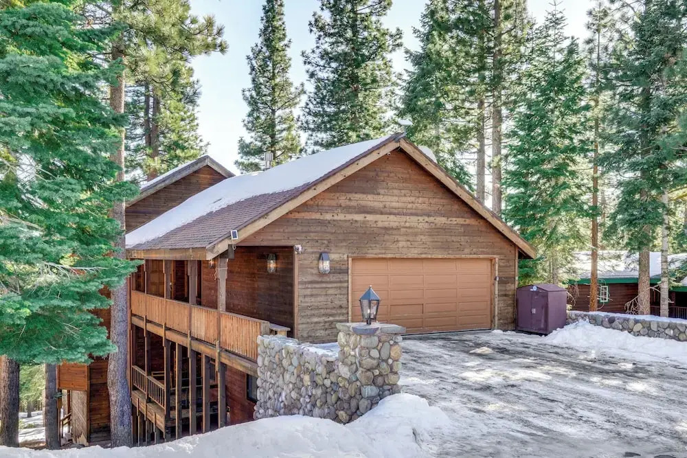 6 Mi to Ski Slopes! Family Tahoe Cabin w/ 3 Decks