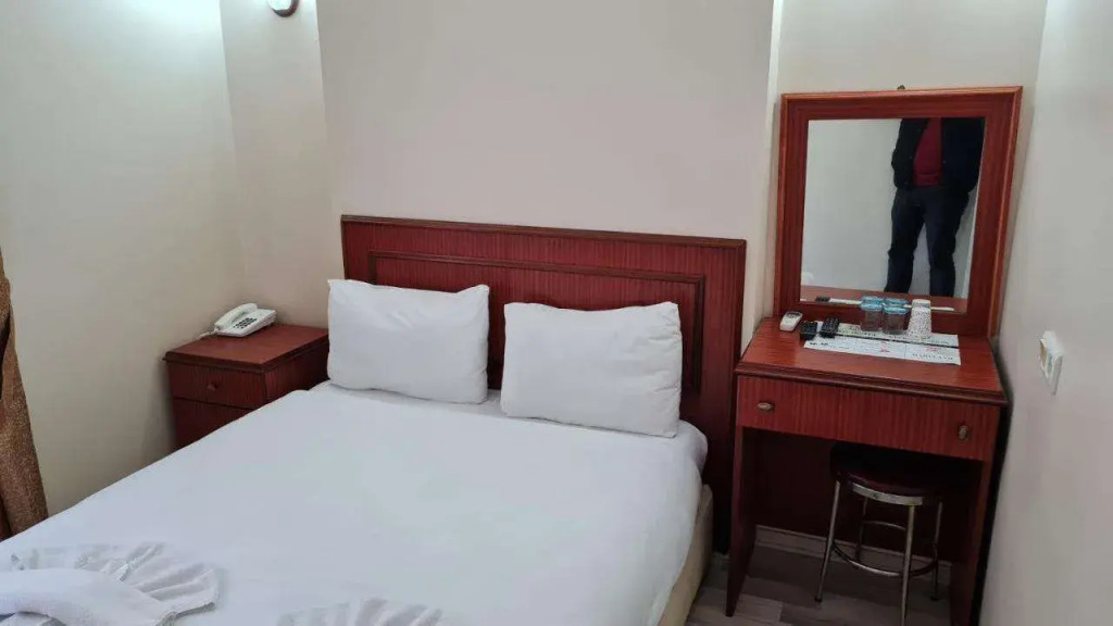 EMOS HOTEL
