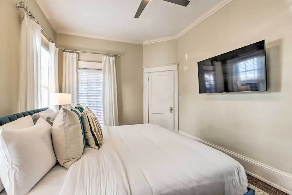 Bright Apartment 3 Mi to Downtown Birmingham!