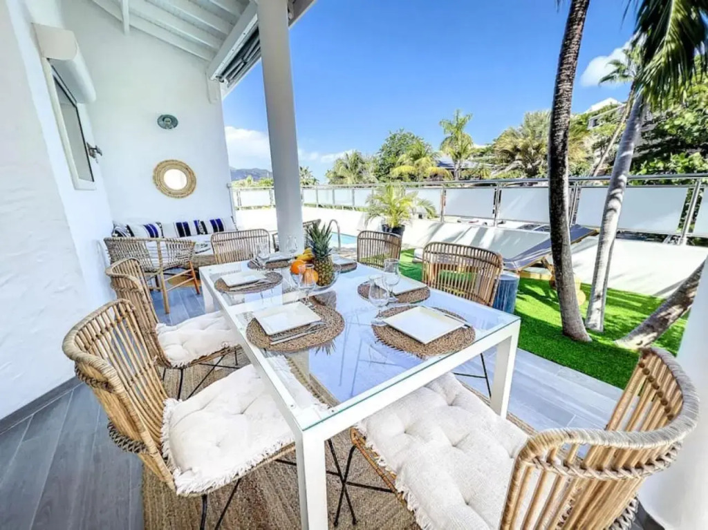Villa Manoureva 10 min walk from Orient Bay Beach