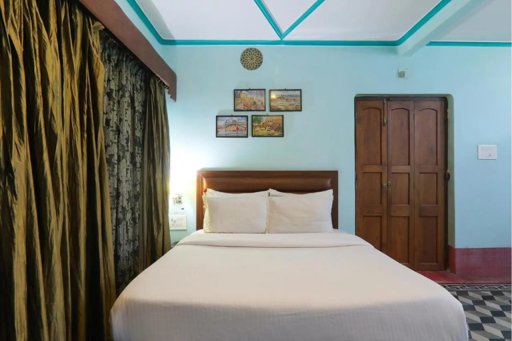 Hotel East View