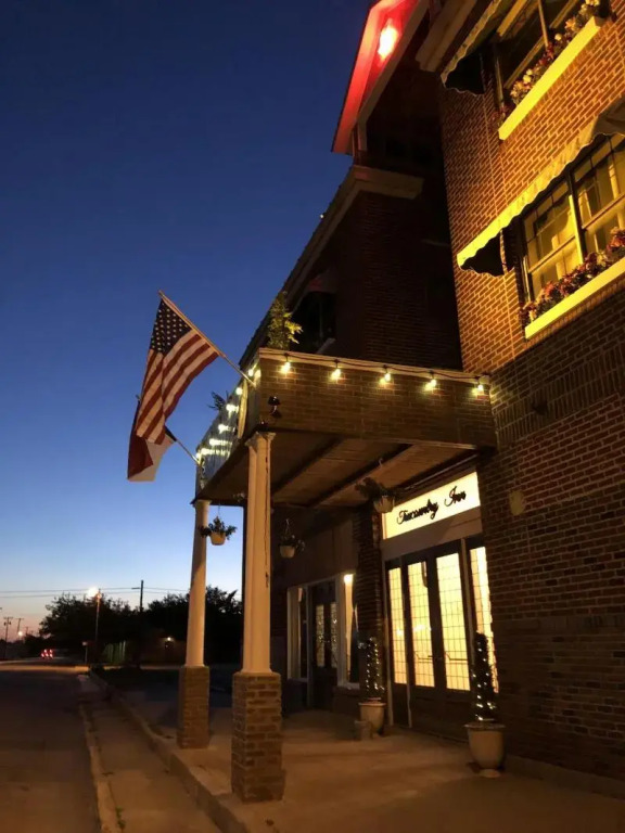Trucountry Inn