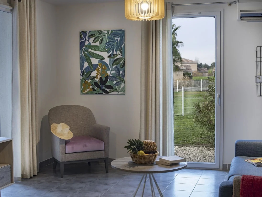 Semi-detached Home in Mediterranean Style, With Nice AC