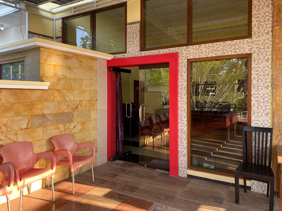 RedDoorz at The Canal Homestay Probolinggo