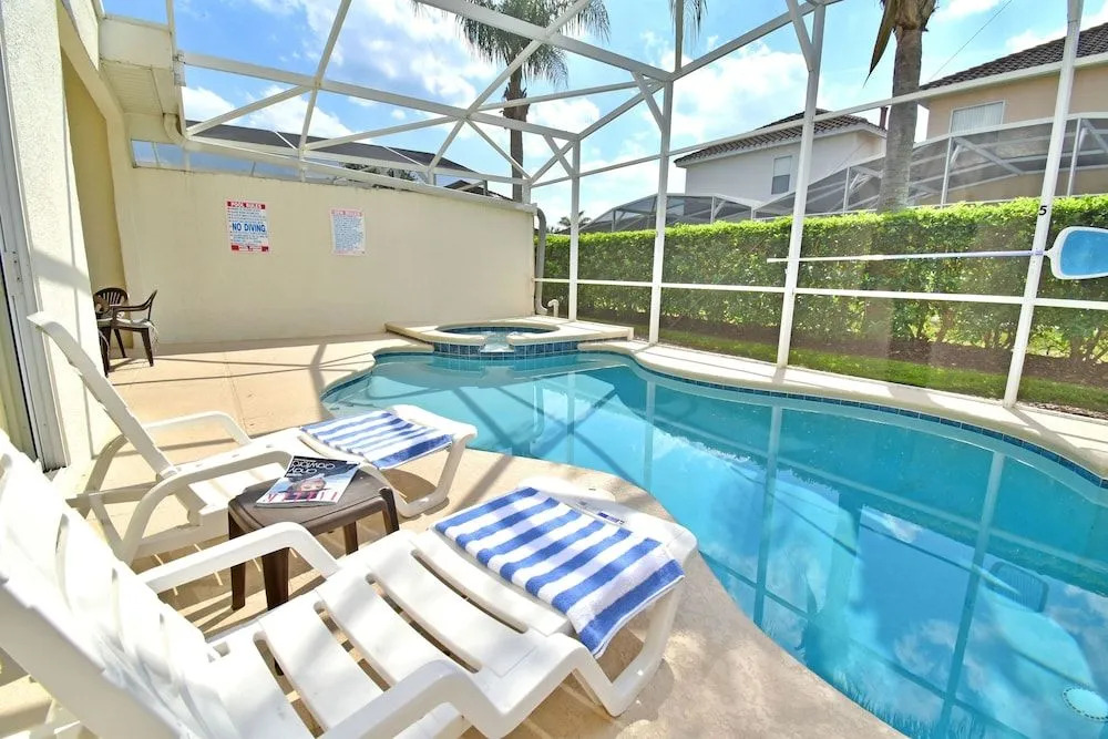 T842BD South 4 Br villa by RedAwning