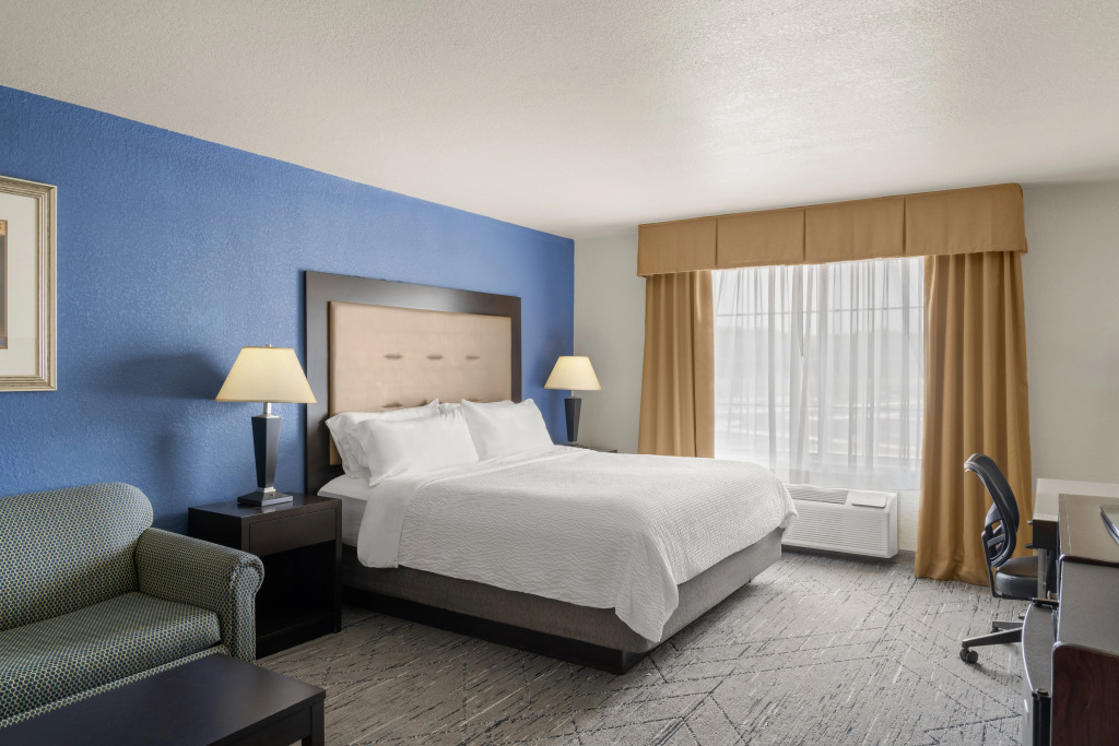 Holiday Inn Express & Suites New Buffalo, MI by IHG