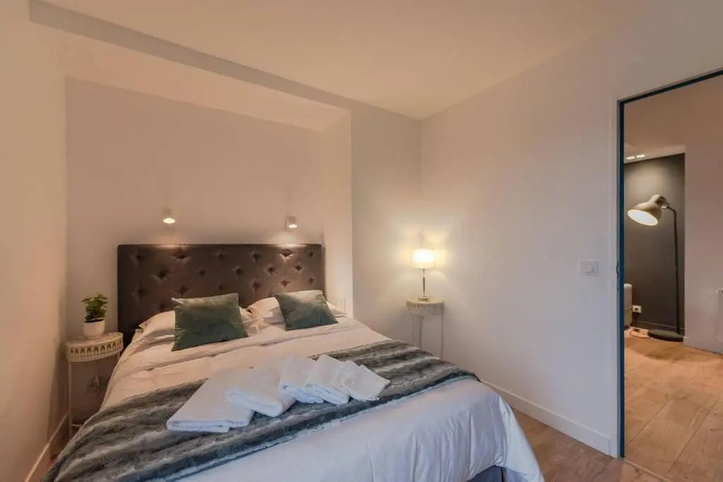 Arty Paris apartment Disneyland