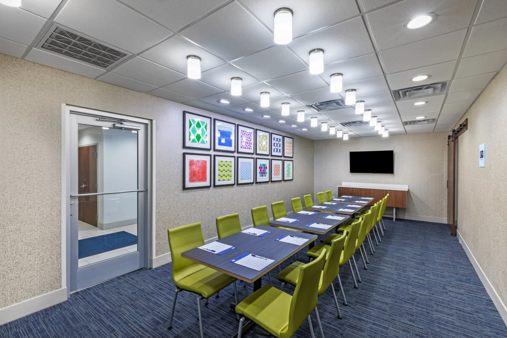 Holiday Inn Exp Stes Purcell by IHG