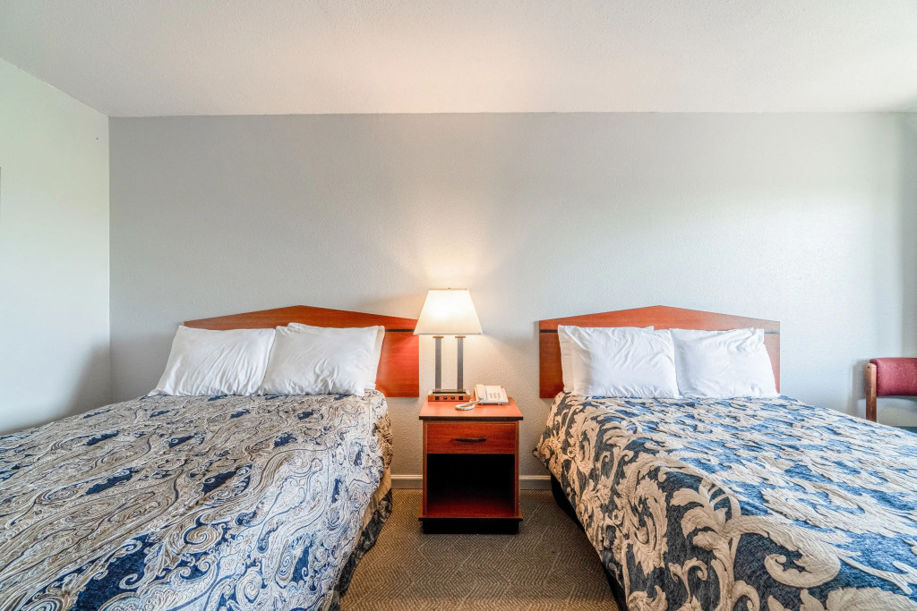 Capital O Aurora Inn Monett US 60