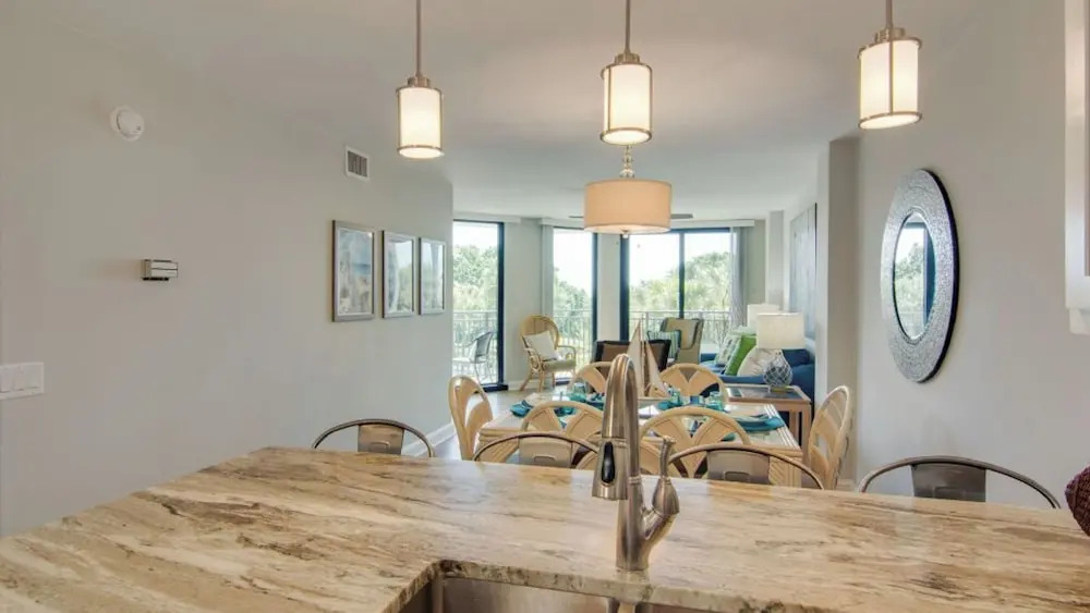 208 B Shipwatch by Avantstay Ocean Views Close to Beach Community Pool