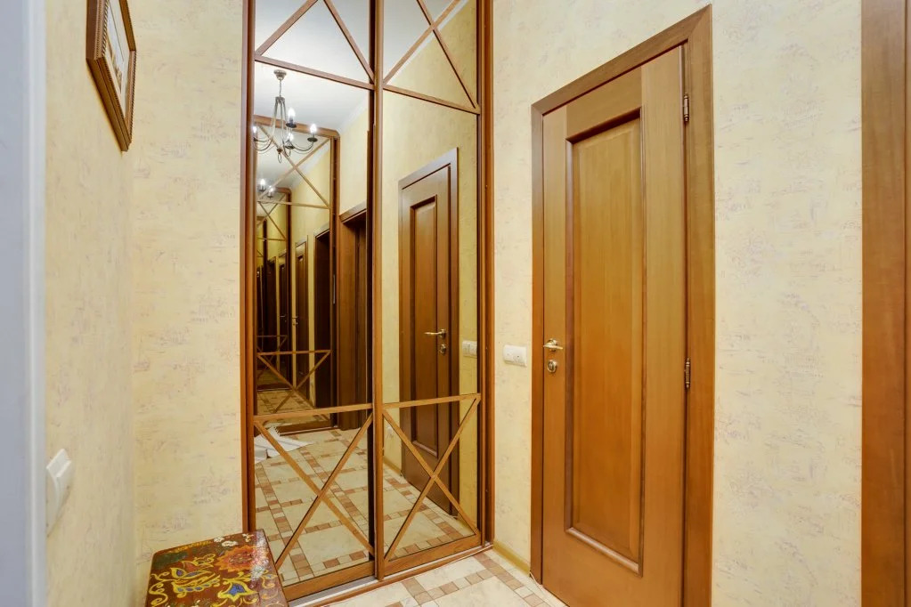 Crocus Expo Townhouse for 18 + Fireplace Apartments