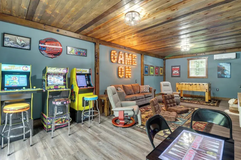 Hot Tub, Beach Access: Albrightsville Retreat