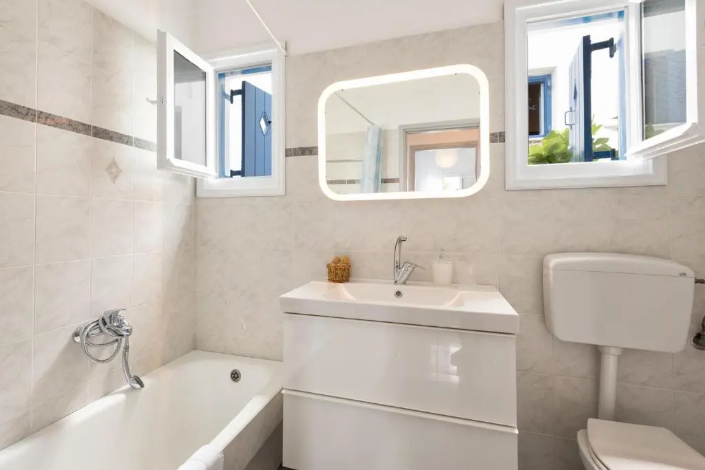 Menta I in the heart of Naousafree parkingParos