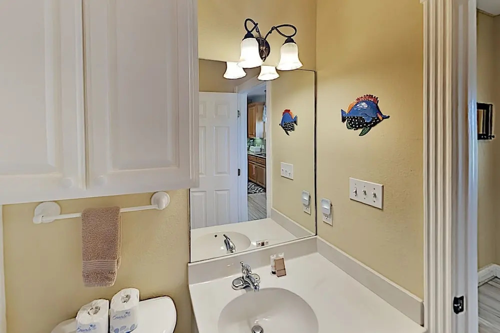 Modern Beach W/ Gourmet Kitchen & 2 Pools 3 Bedroom Home