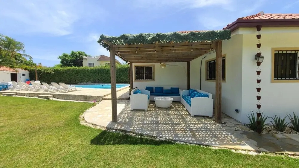 Spacious Private Villa Meters From the Beach