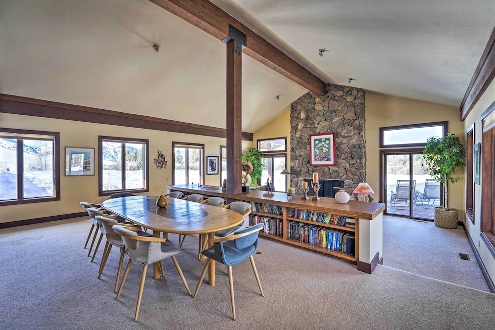 Unique Mountain Escape w/ 2 Decks < 2 Mi to Skiing