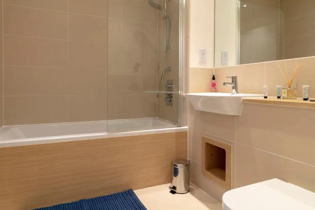 Addenbrookes Townhouse with Free Parking - 5 mins walk to Trumpington & Papworth Hospitals & Sleeps 6
