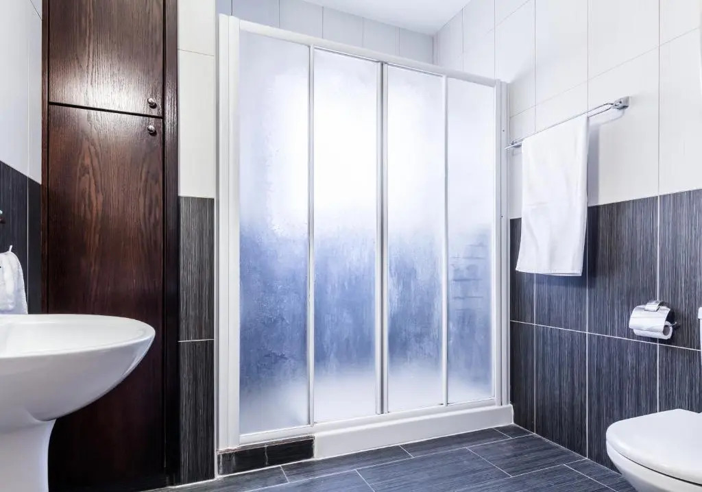 Silver Apartment 3