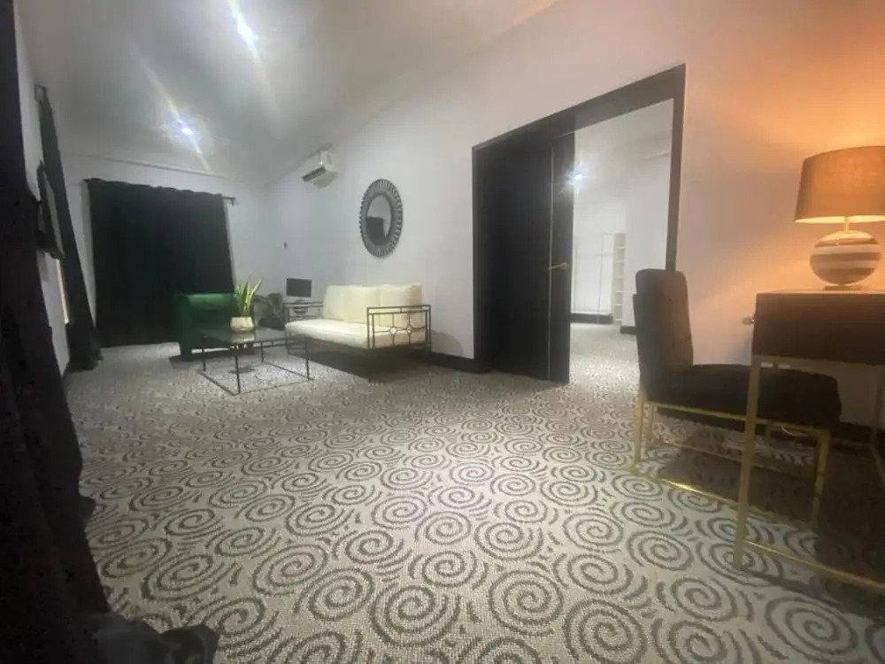 Bluxton Hill Hotel