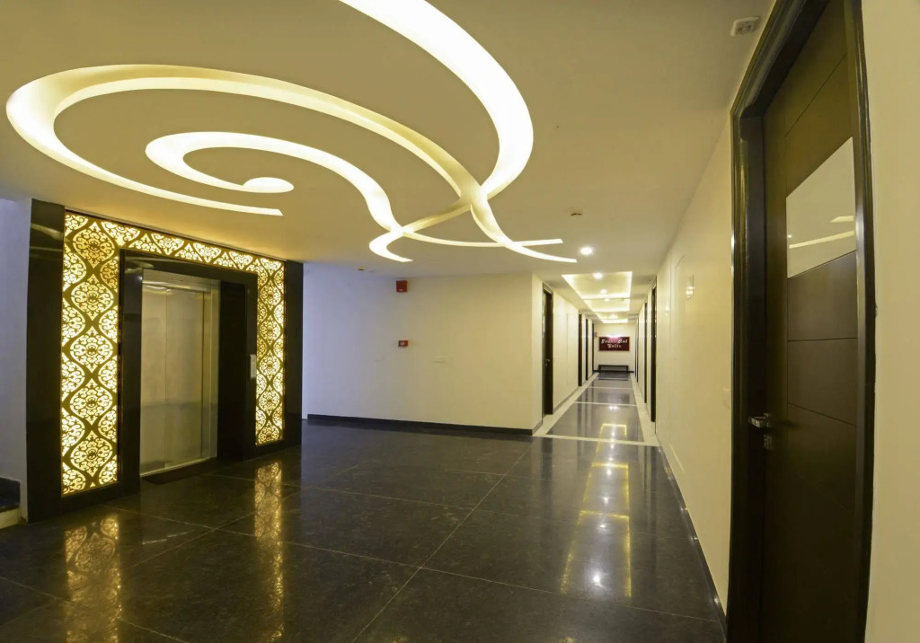 Hotel Crimson Palace