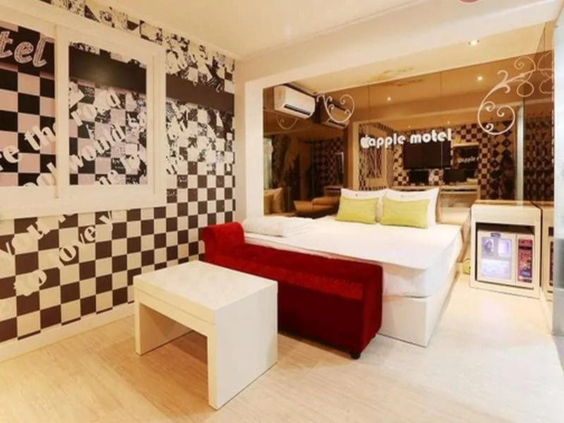 Apple Motel