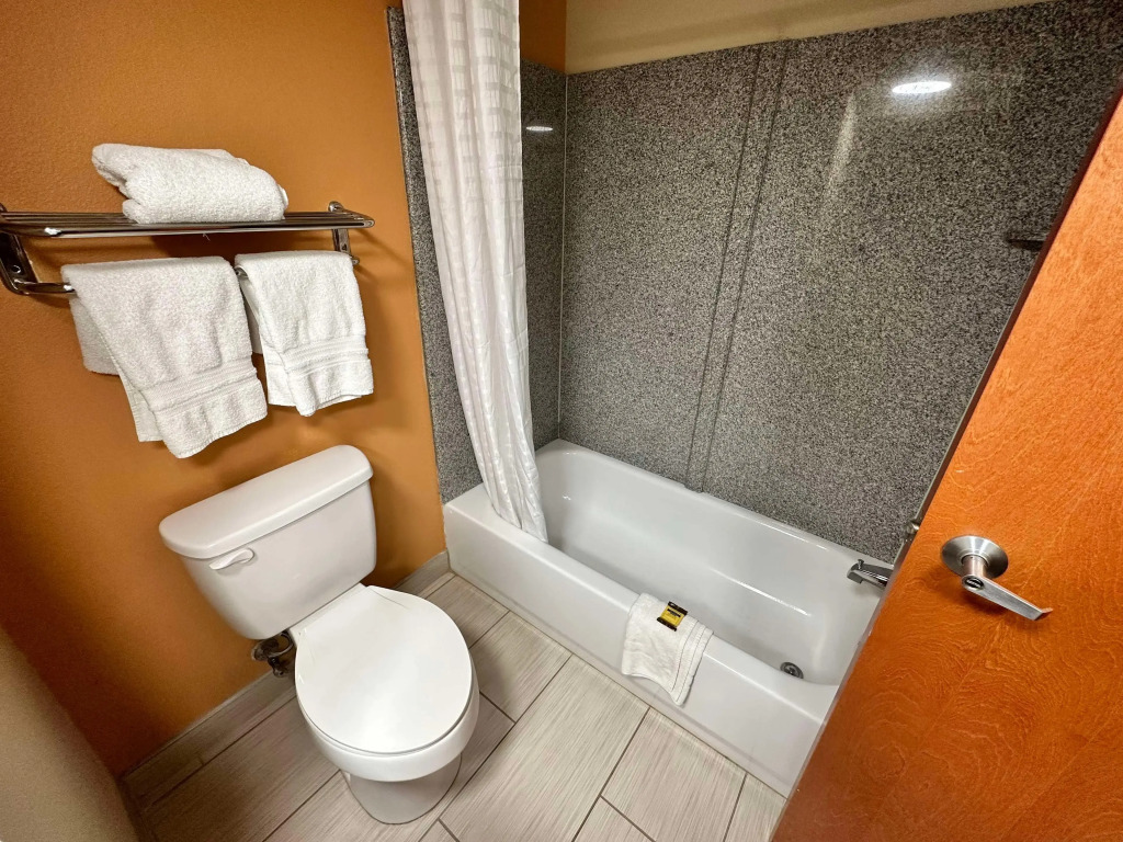 Best Western Plus Bass Hotel & Suites