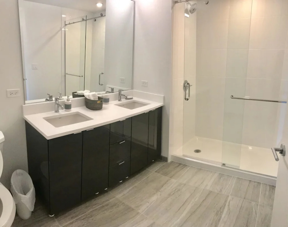 Lakeview Apartments in Chicago